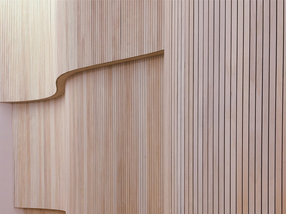 Paneles acústicos decorativos en madera